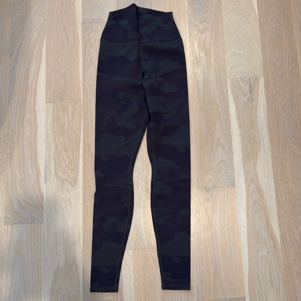 Alo Yoga Leggings: Camo